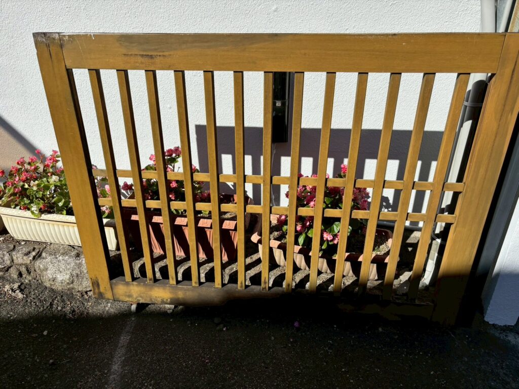 久留米市　Z様邸　木扉塗装　着工1